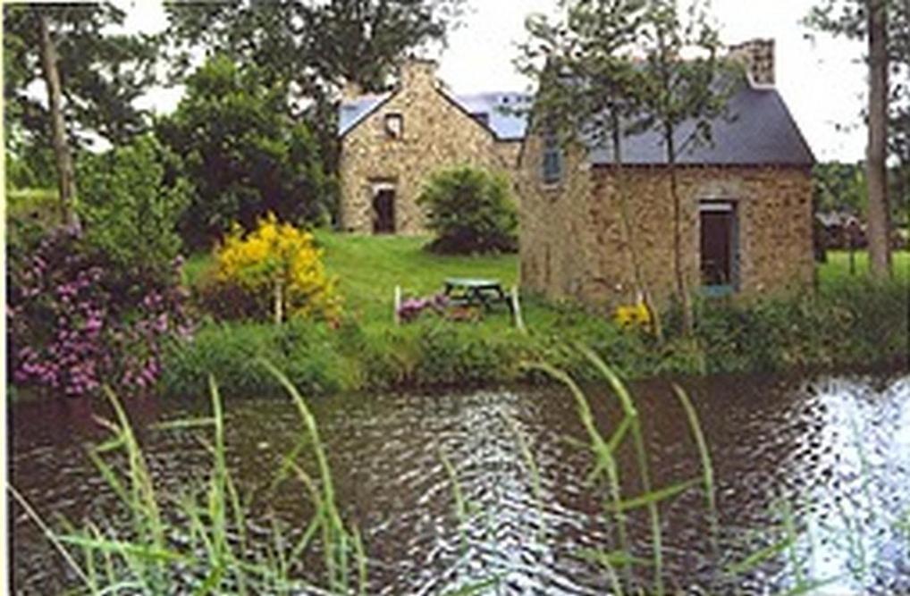 Au Pont Ricoul Bed and Breakfast Saint-Pierre-de-Plesguen Εξωτερικό φωτογραφία